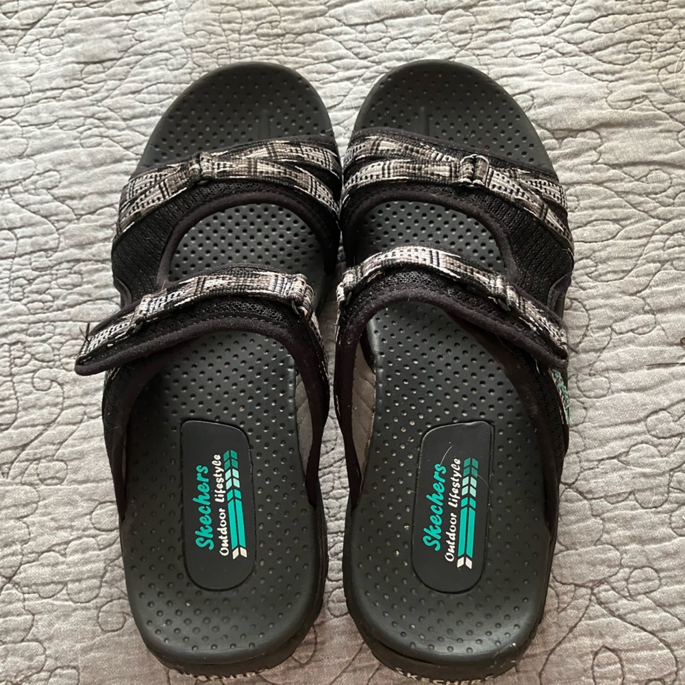 Skechers Black and Gray Patterned Slides